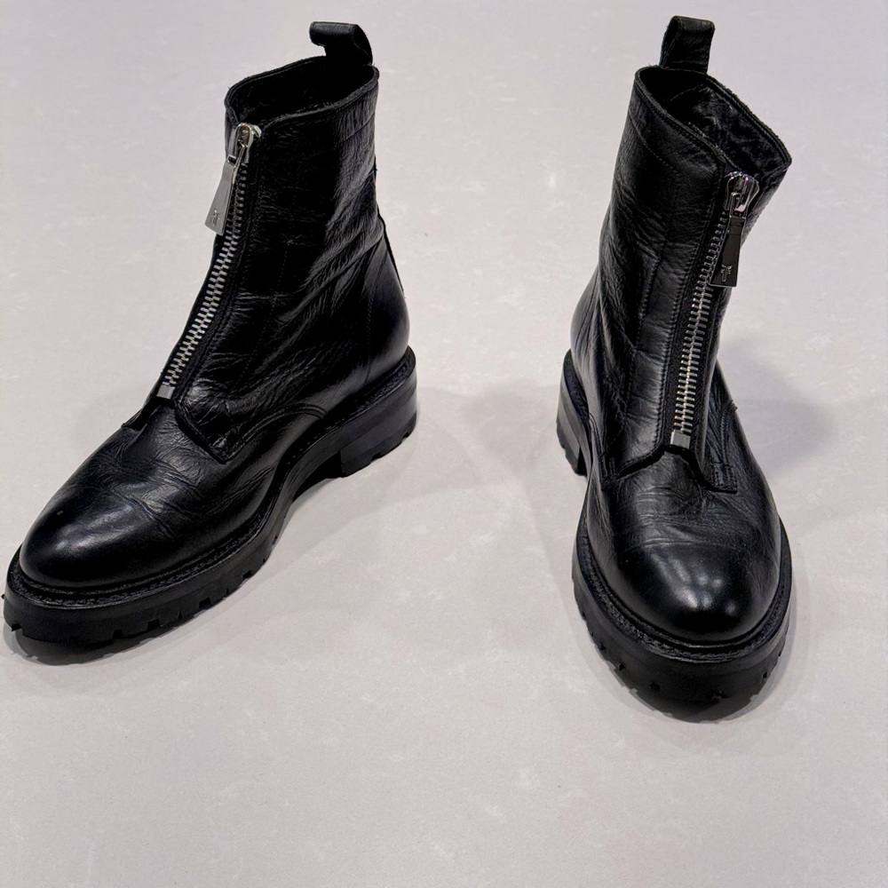 Frye Julie Front zip ankle boot